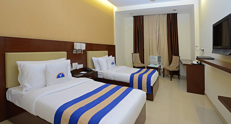 Evergreen Motel, Sitarganj 4